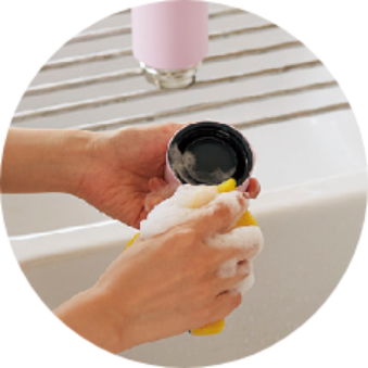 Easy-to-use One-Piece Lids and One-Piece Stoppers